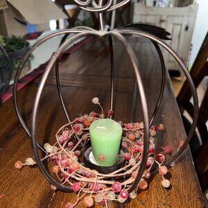 Leaf candle holder